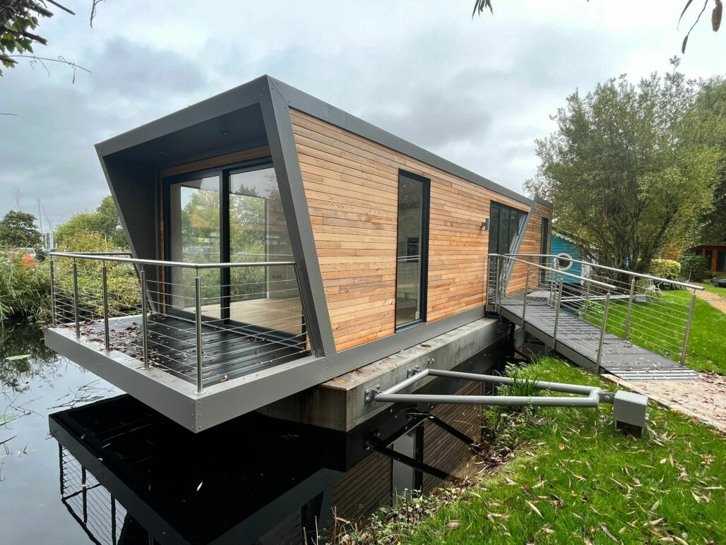 R500 houseboat Chichester exterior
