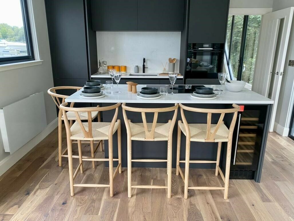 R750 LUXURY KITCHEN WITH BRANDED APPLIANCES