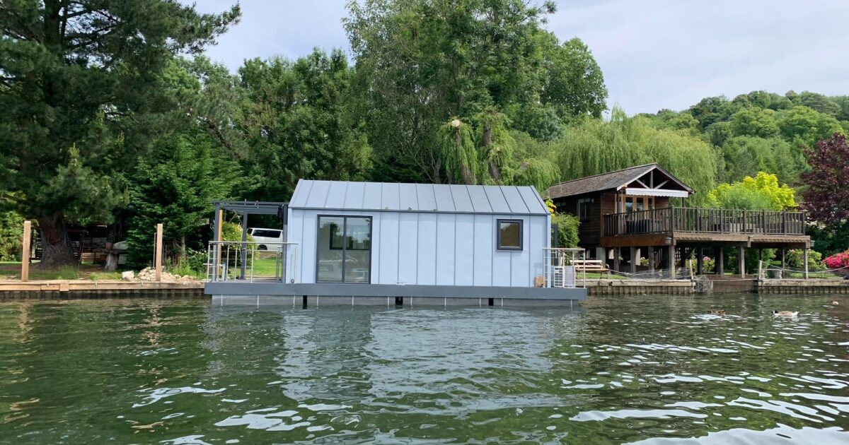 C310 houseboat at Henley on Thames Bluefield Houseboats