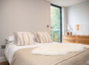 R500 houseboat luxury master bedroom