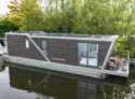 R500 houseboat