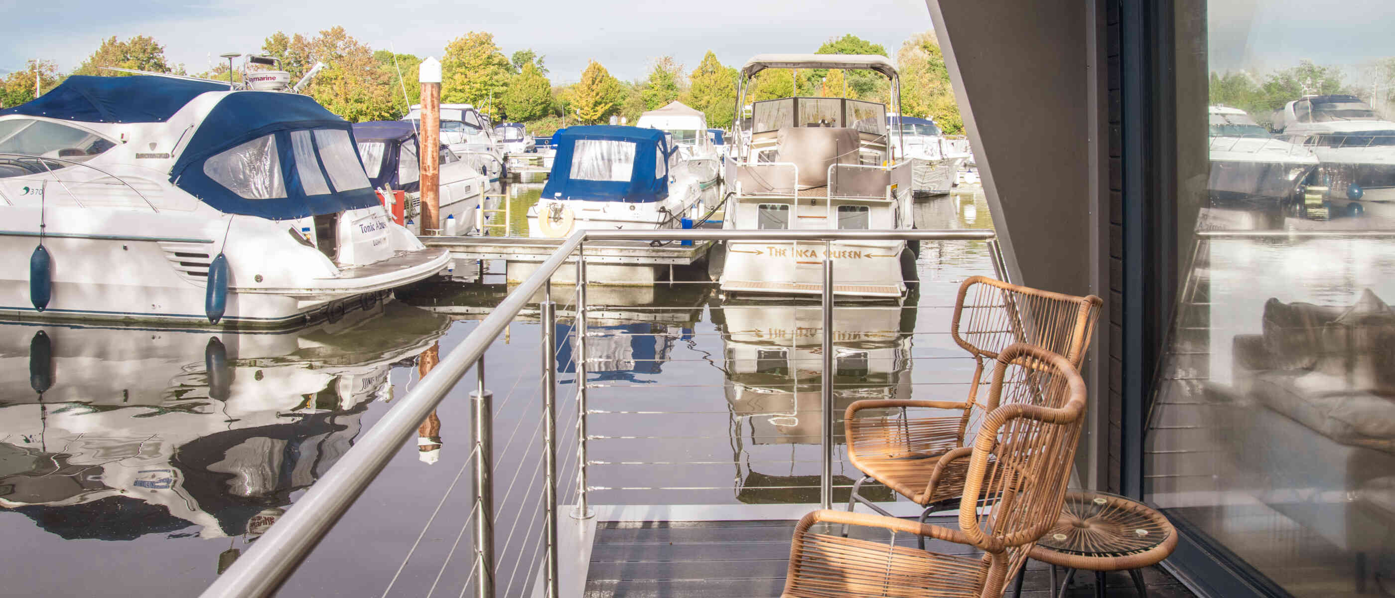 R500 houseboat Chertsey front balcony