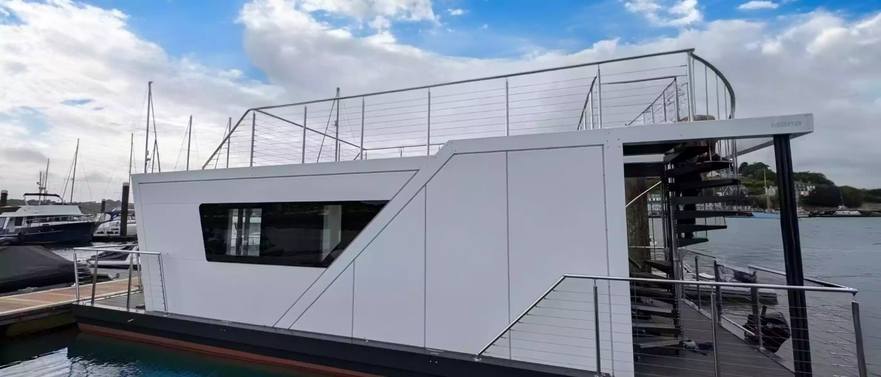 Bluefield M350 houseboat with roof terrace