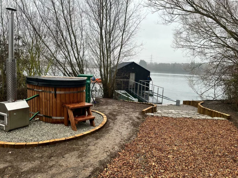 FP310 houseboat and hot tub, St Andrew's Lake, Kent