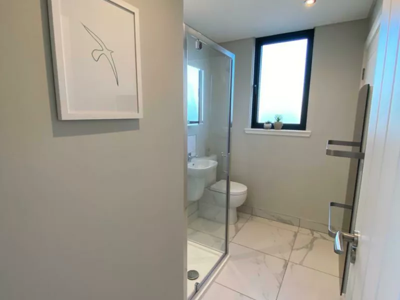 R500 LUXURY BATHROOM WITH SHOWER