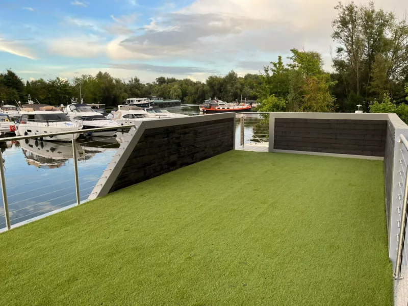 R750 ROOF TERRACE FOR RELAXING