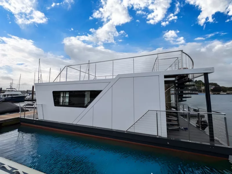 M350 houseboat with roof terrace