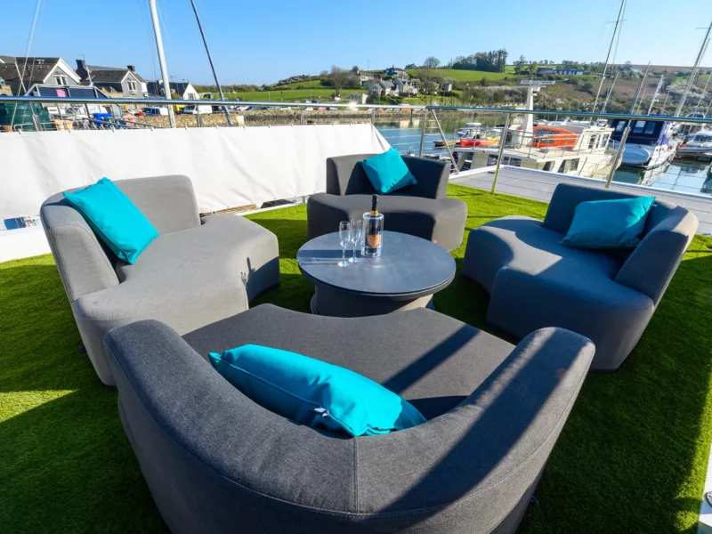Spacious roof terrace for lounging and entertaining