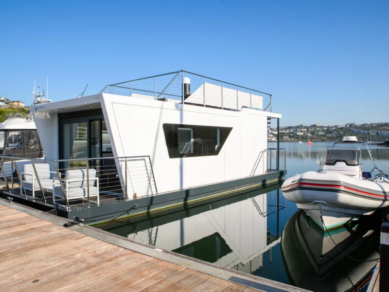 M350 houseboat with roof terrace